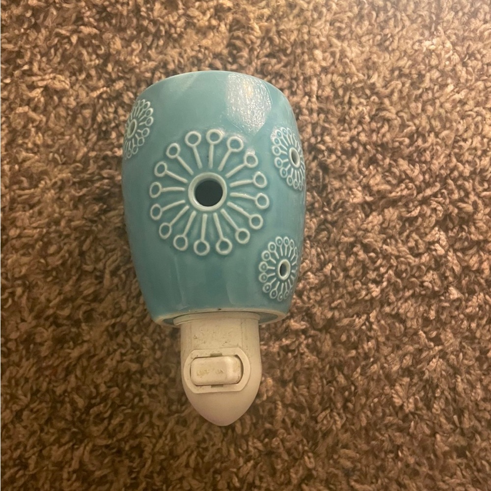 Scentsy plug in warmer